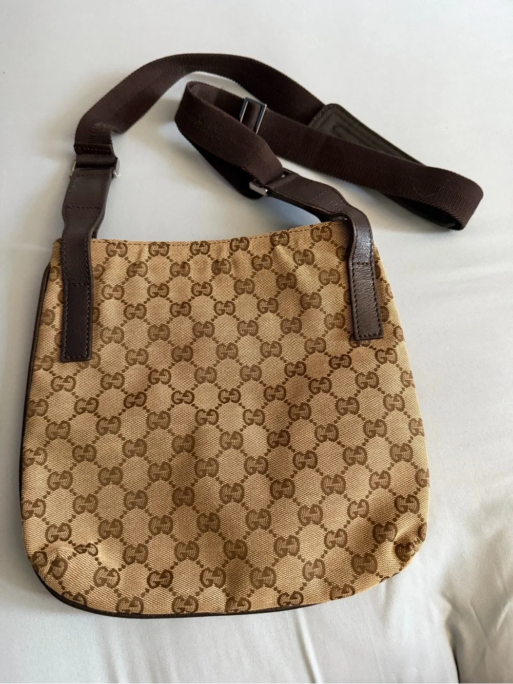 Gucci signature gg
